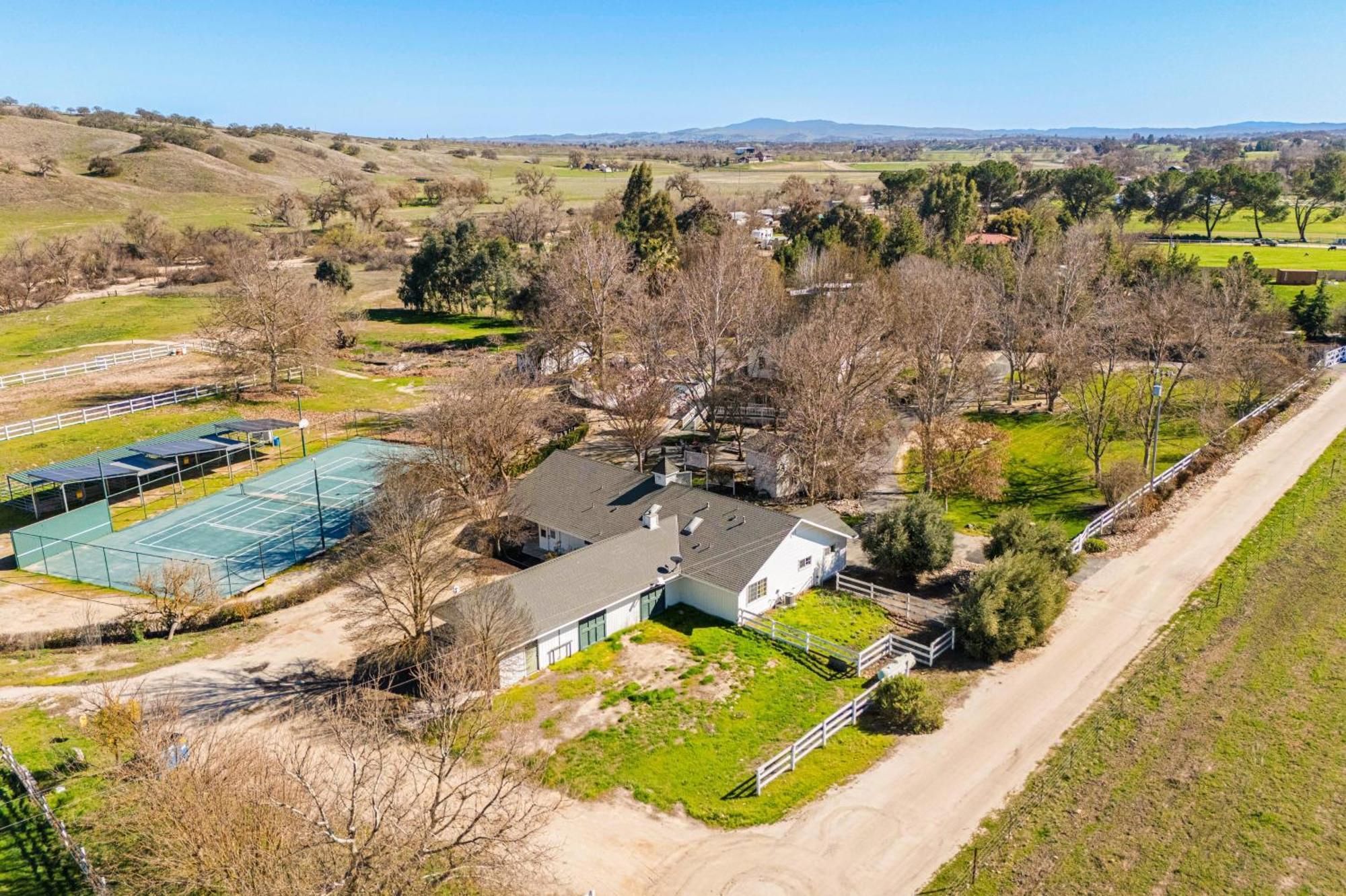 Victorian Manor In Paso Robles Wine Country Pool Hot Tub Firepit Tennis Court Sleeps 28 Экстерьер фото