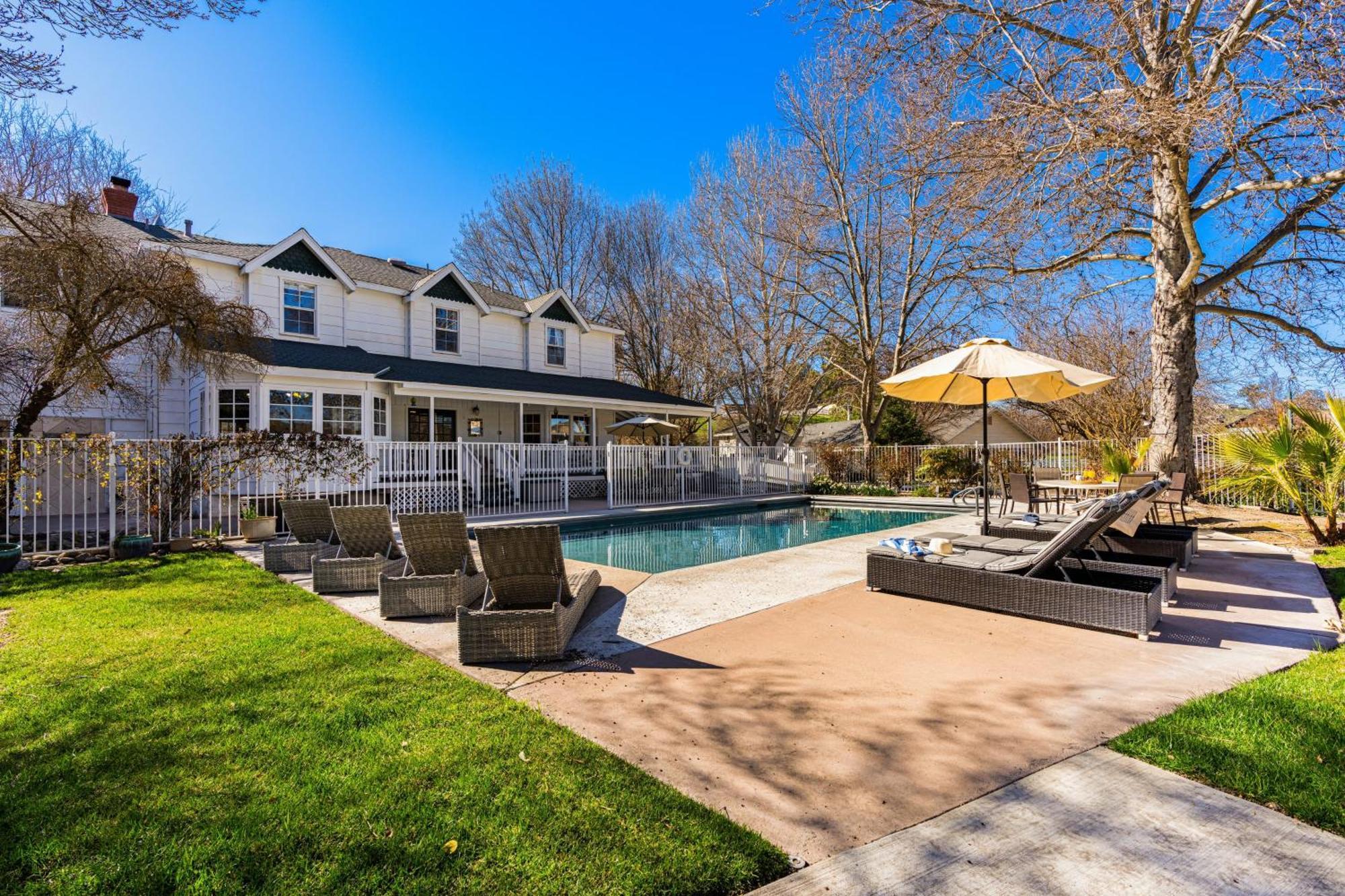 Victorian Manor In Paso Robles Wine Country Pool Hot Tub Firepit Tennis Court Sleeps 28 Экстерьер фото